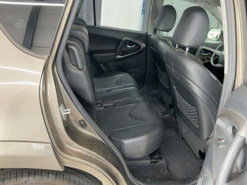Toyota RAV 4 2.2 D-CAT Executive 2011 – снимка 20
