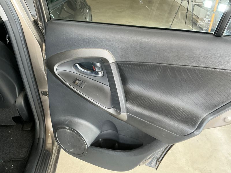 Toyota RAV 4 2.2 D-CAT Executive 2011 – снимка 34