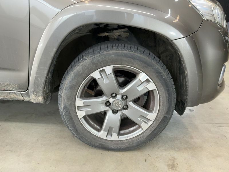 Toyota RAV 4 2.2 D-CAT Executive 2011 – снимка 11