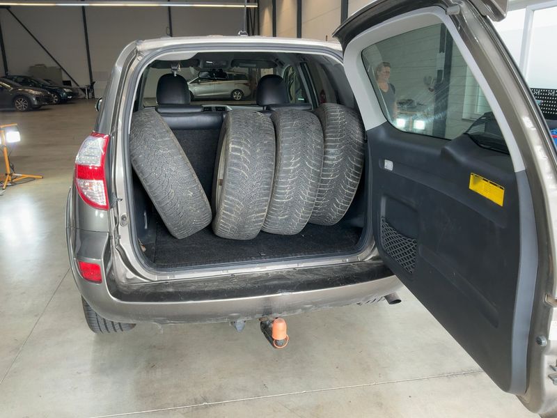 Toyota RAV 4 2.2 D-CAT Executive 2011 – снимка 16