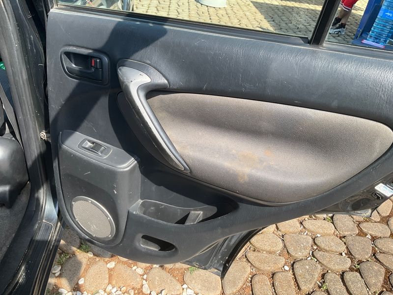 Toyota RAV 4 2.0 D-4D 4x4 2005 – снимка на щета