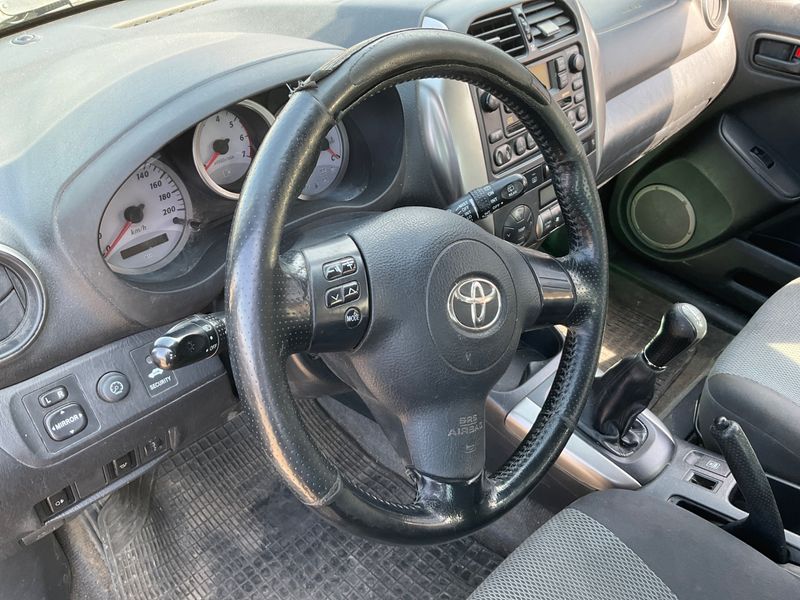 Toyota RAV 4 2.0 D-4D 4x4 2005 – снимка на щета