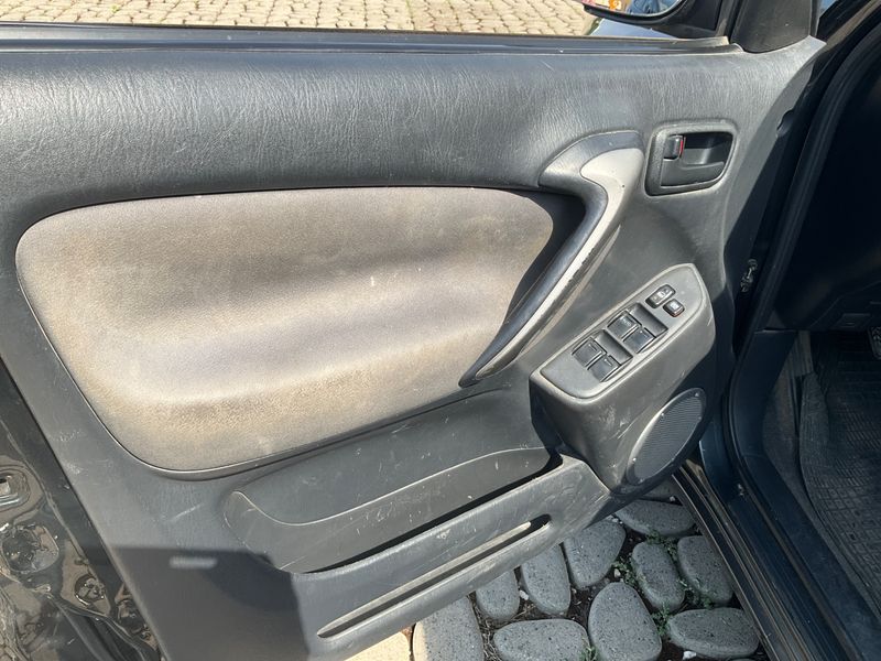Toyota RAV 4 2.0 D-4D 4x4 2005 – снимка на щета