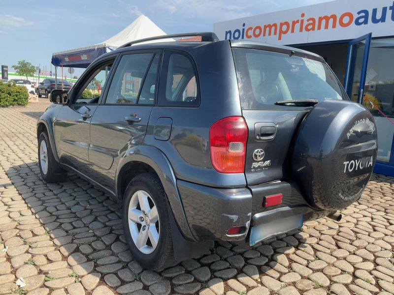 Toyota RAV 4 2.0 D-4D 4x4 2005 – снимка на щета