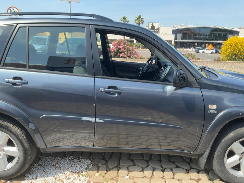 Toyota RAV 4 2.0 D-4D 4x4 2005 – снимка на щета
