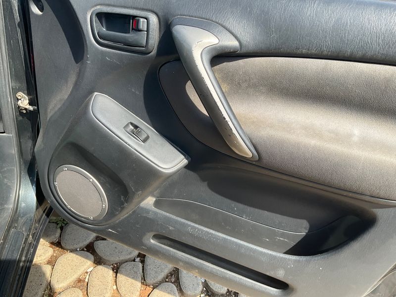 Toyota RAV 4 2.0 D-4D 4x4 2005 – снимка на щета