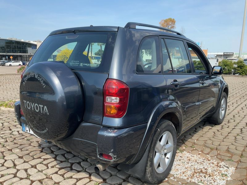 Toyota RAV 4 2.0 D-4D 4x4 2005 – снимка на щета