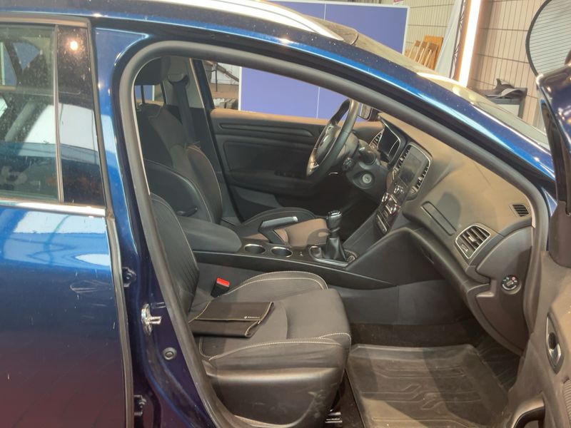 Renault Megane 1.5 BLUE dCi Business Edition 2019 – снимка 17