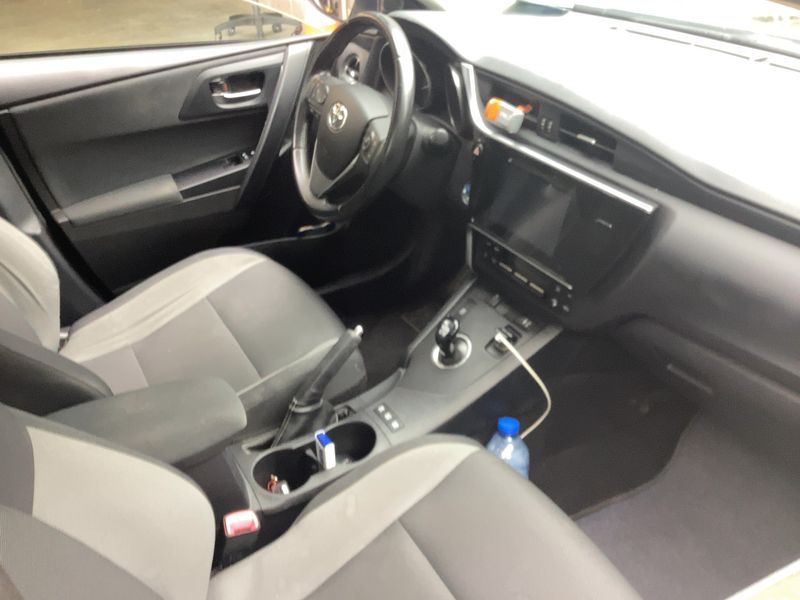 Toyota Auris Touring Sports 1.8 Hybrid Comfort 2016 – снимка 16