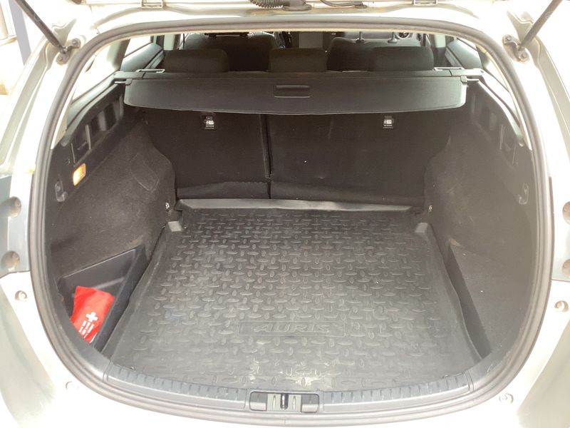 Toyota Auris Touring Sports 1.8 Hybrid Comfort 2016 – снимка 15