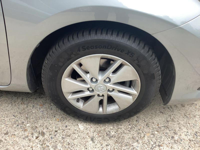 Toyota Auris Touring Sports 1.8 Hybrid Comfort 2016 – снимка 11
