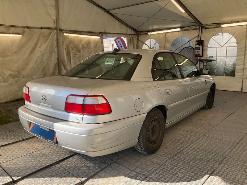 Opel Omega 2.6 V6 Design Edition 2001 – снимка 2