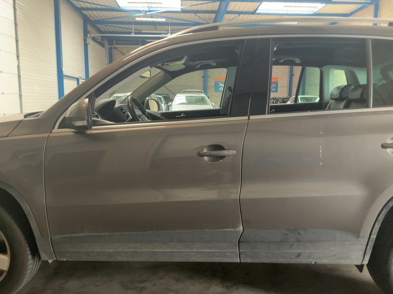 Volkswagen Tiguan 2.0 TDI Sportline BlueMotion Tech 2010 – снимка 4