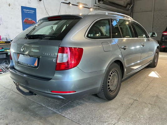 Skoda Superb 2.0 TDI Ambition 2010 – снимка 2
