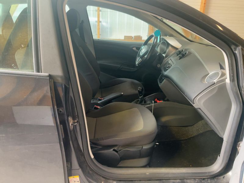 Seat Ibiza 1.6 TDI Stylance / Style 2011 – снимка 16