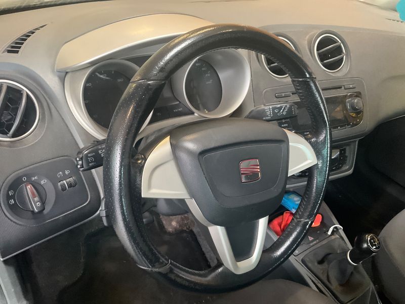 Seat Ibiza 1.6 TDI Stylance / Style 2011 – снимка 29