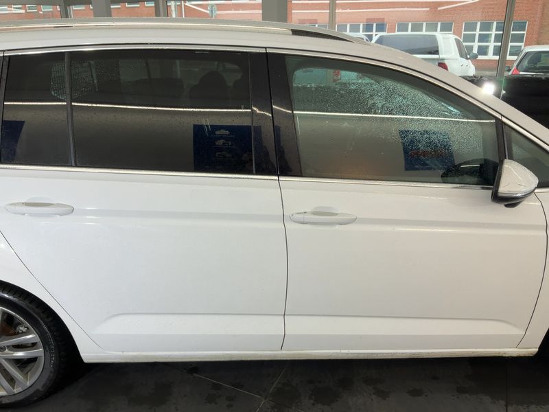 Volkswagen Touran 2.0 TDI Highline BlueMotion Tech 2017 – снимка 10