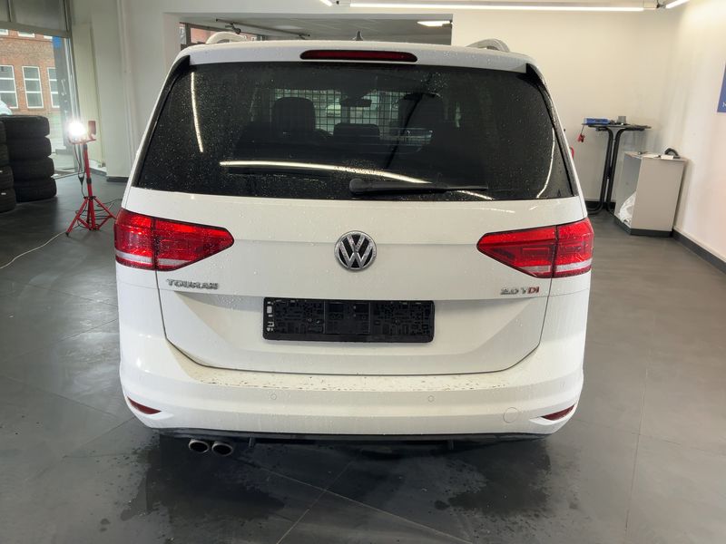Volkswagen Touran 2.0 TDI Highline BlueMotion Tech 2017 – снимка 7