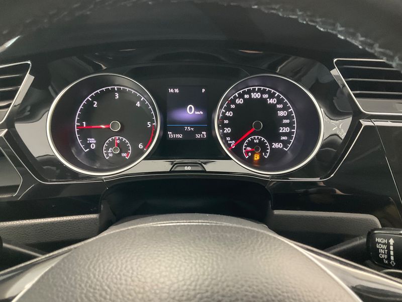Volkswagen Touran 2.0 TDI Highline BlueMotion Tech 2017 – снимка 18