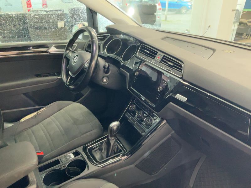 Volkswagen Touran 2.0 TDI Highline BlueMotion Tech 2017 – снимка 17
