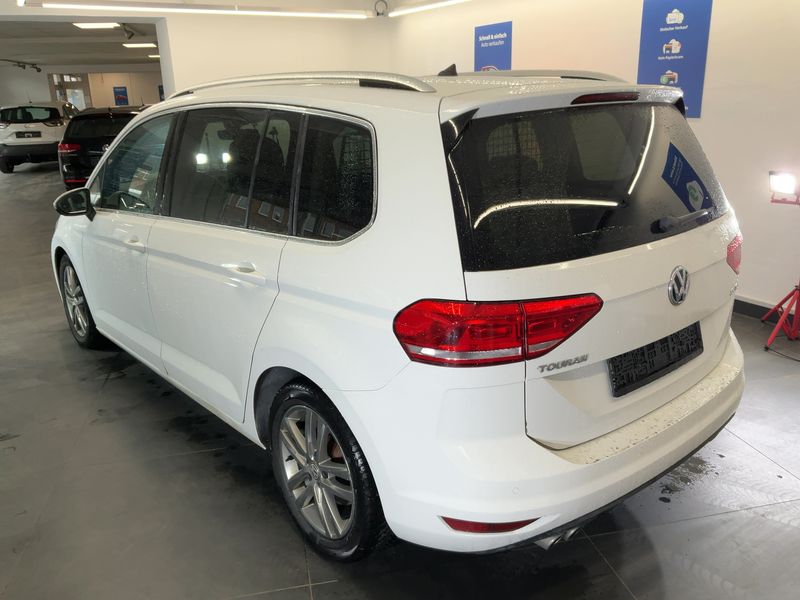 Volkswagen Touran 2.0 TDI Highline BlueMotion Tech 2017 – снимка 6