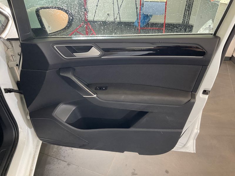 Volkswagen Touran 2.0 TDI Highline BlueMotion Tech 2017 – снимка 39