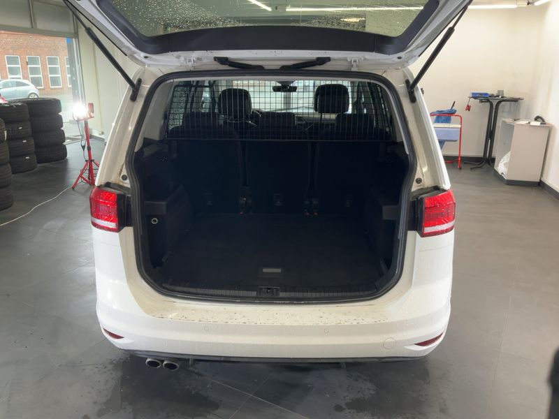 Volkswagen Touran 2.0 TDI Highline BlueMotion Tech 2017 – снимка 15