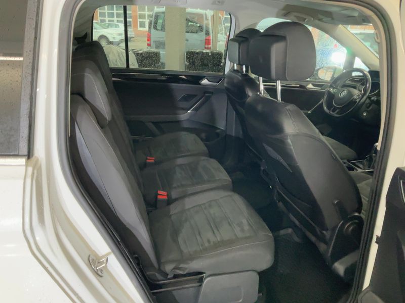 Volkswagen Touran 2.0 TDI Highline BlueMotion Tech 2017 – снимка 19