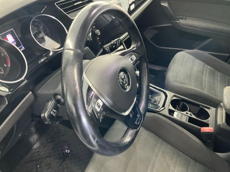 Volkswagen Touran 2.0 TDI Highline BlueMotion Tech 2017 – снимка 44