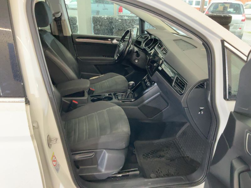 Volkswagen Touran 2.0 TDI Highline BlueMotion Tech 2017 – снимка 16