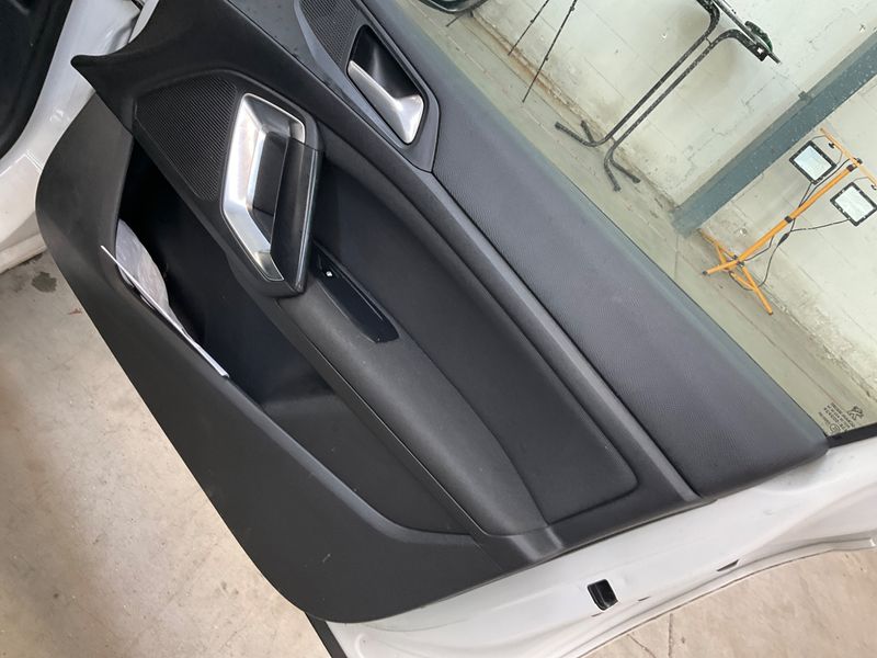 Peugeot 308 1.6 Blue-HDi Allure 2018 – снимка 28