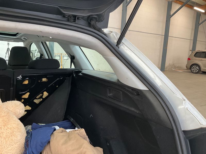 Peugeot 308 1.6 Blue-HDi Allure 2018 – снимка 36