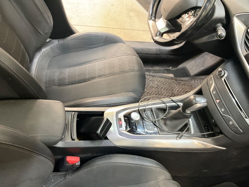 Peugeot 308 1.6 Blue-HDi Allure 2018 – снимка 27