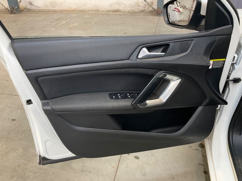 Peugeot 308 1.6 Blue-HDi Allure 2018 – снимка 32