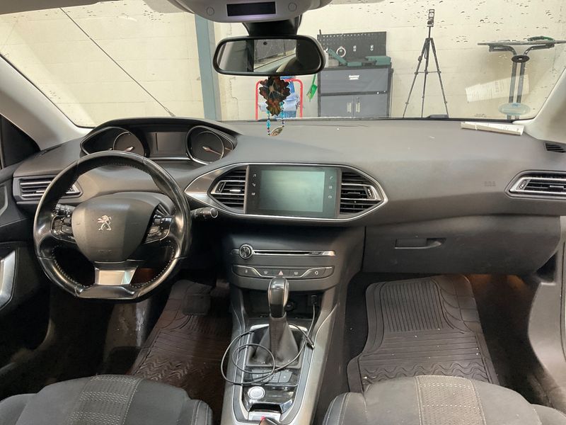 Peugeot 308 1.6 Blue-HDi Allure 2018 – снимка 17