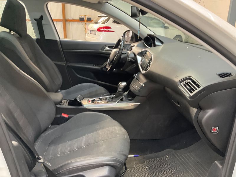 Peugeot 308 1.6 Blue-HDi Allure 2018 – снимка 16