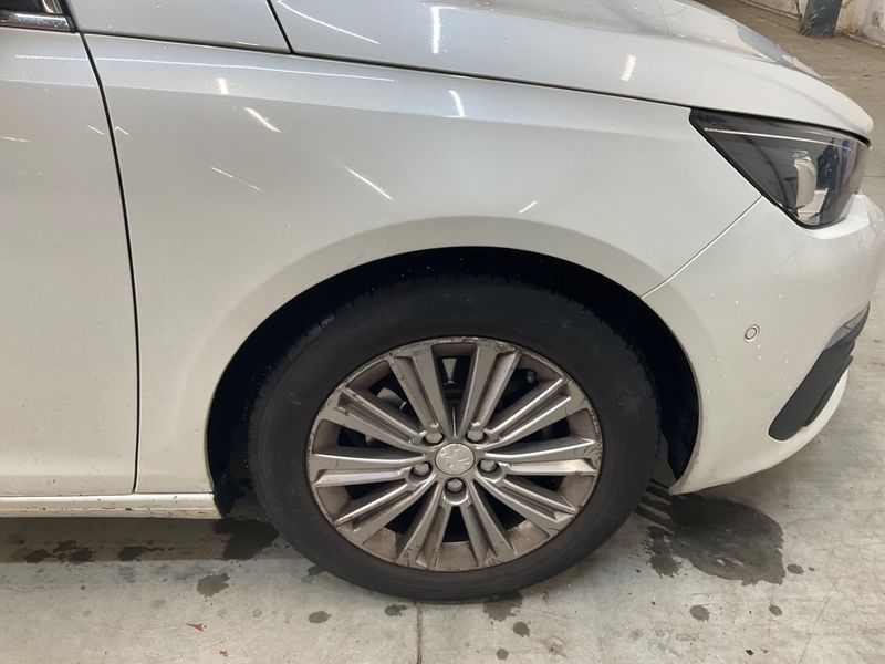 Peugeot 308 1.6 Blue-HDi Allure 2018 – снимка 11