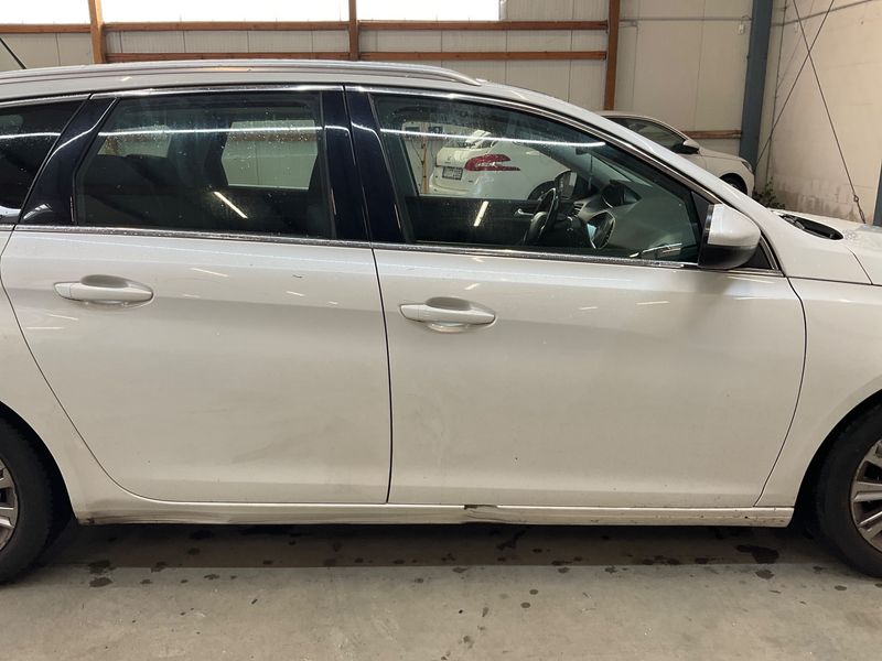 Peugeot 308 1.6 Blue-HDi Allure 2018 – снимка 10