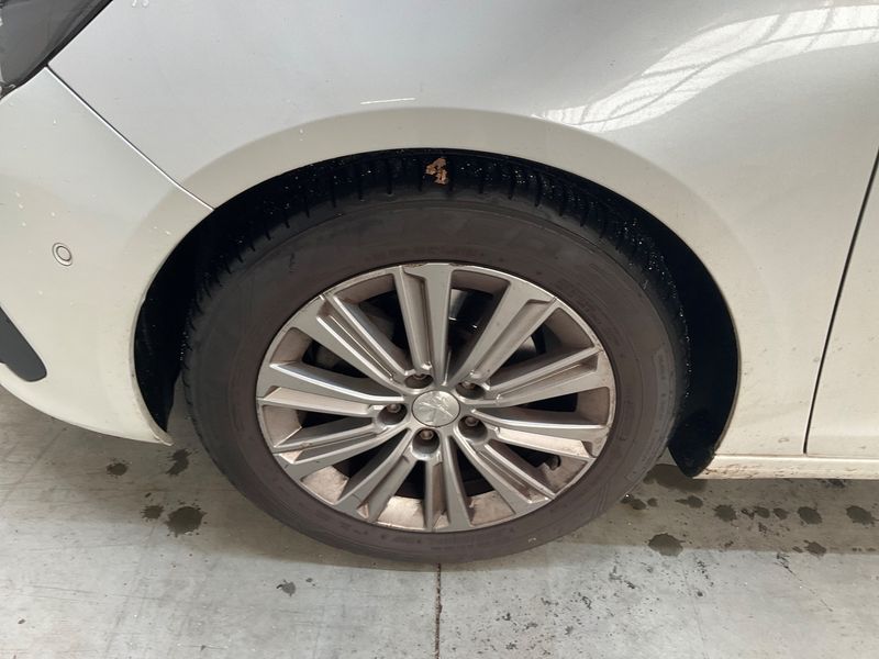 Peugeot 308 1.6 Blue-HDi Allure 2018 – снимка 3