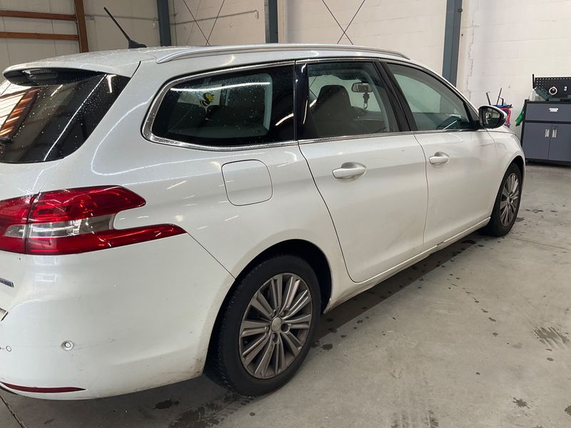 Peugeot 308 1.6 Blue-HDi Allure 2018 – снимка 8