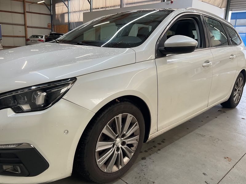 Peugeot 308 1.6 Blue-HDi Allure 2018 – снимка 2