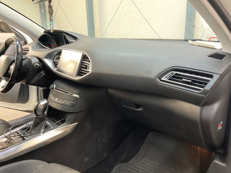 Peugeot 308 1.6 Blue-HDi Allure 2018 – снимка 26