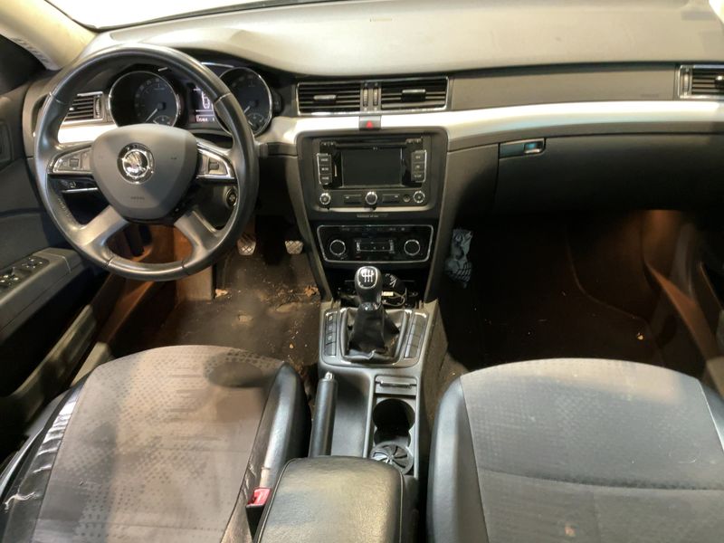 Skoda Superb 2.0 TDI Ambition 2015 – снимка 17