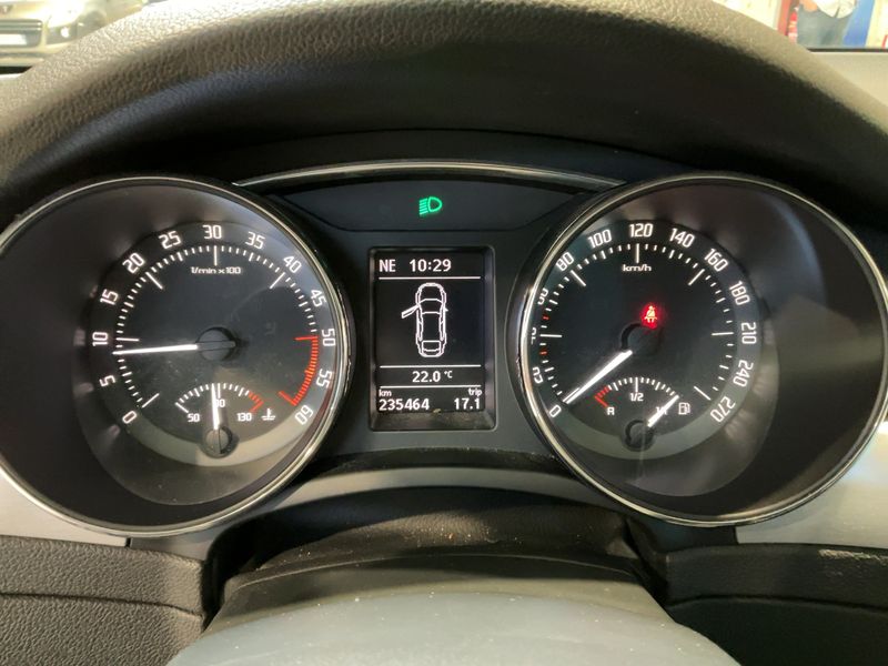 Skoda Superb 2.0 TDI Ambition 2015 – снимка 18