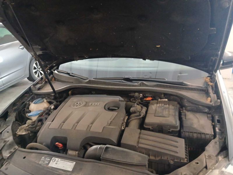 Volkswagen Golf VI 1.6 TDI Trendline BlueMotion 2010 – снимка 8