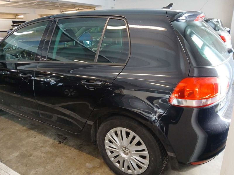 Volkswagen Golf VI 1.6 TDI Trendline BlueMotion 2010 – снимка 3