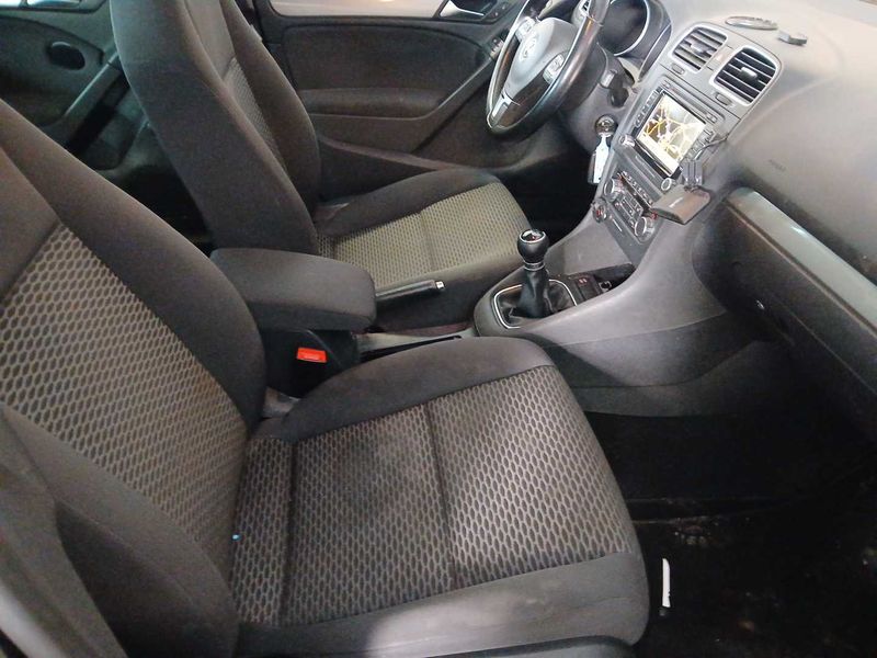 Volkswagen Golf VI 1.6 TDI Trendline BlueMotion 2010 – снимка 9