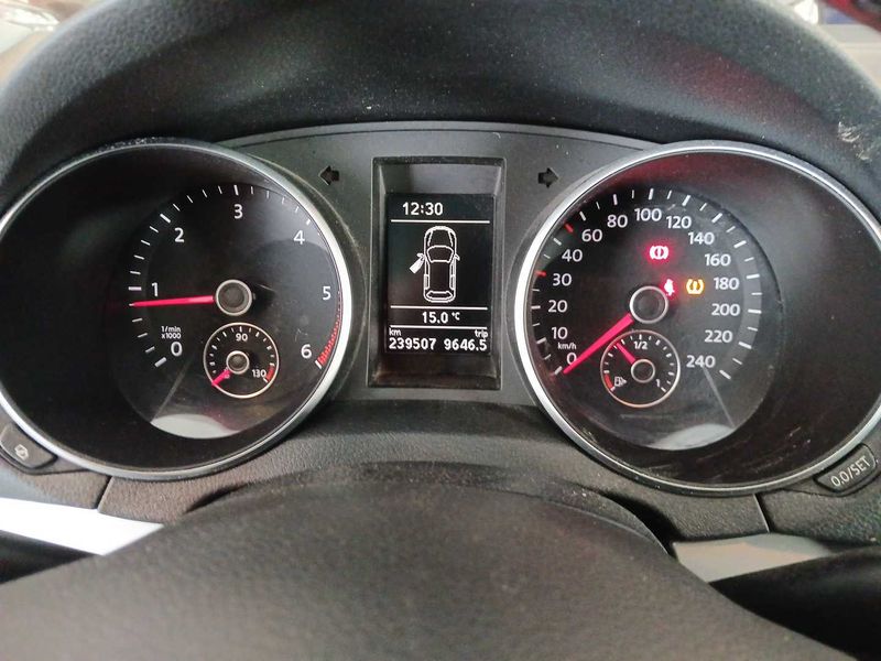 Volkswagen Golf VI 1.6 TDI Trendline BlueMotion 2010 – снимка 11