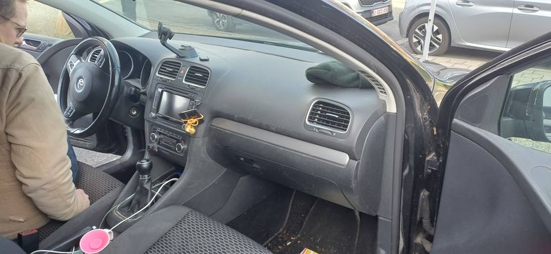 Volkswagen Golf VI 1.6 TDI Trendline BlueMotion 2010 – снимка 28