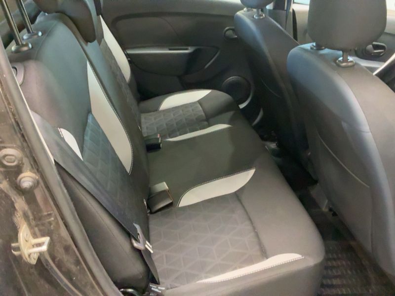 Dacia Sandero 0.9 TCe Stepway Prestige 2015 – снимка 19